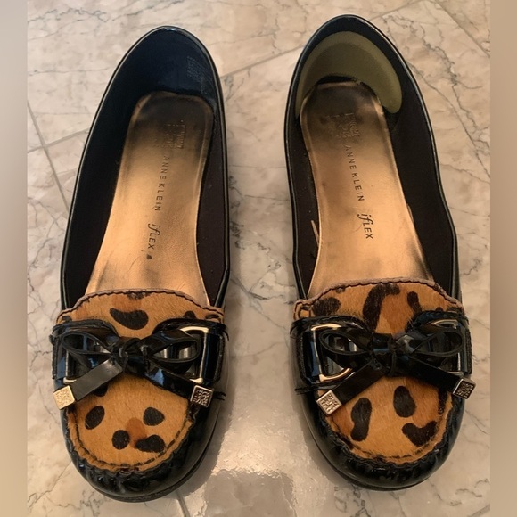 Anne Klein Black Mulle with Leopard Top and Bow Detail Size 6.5 - Picture 2 of 7